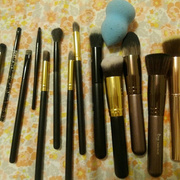 Makeup brushes - Picture 2 of 2
